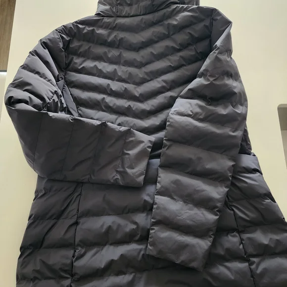 Women's Black Puffer Jacket - Picture 11 of 11